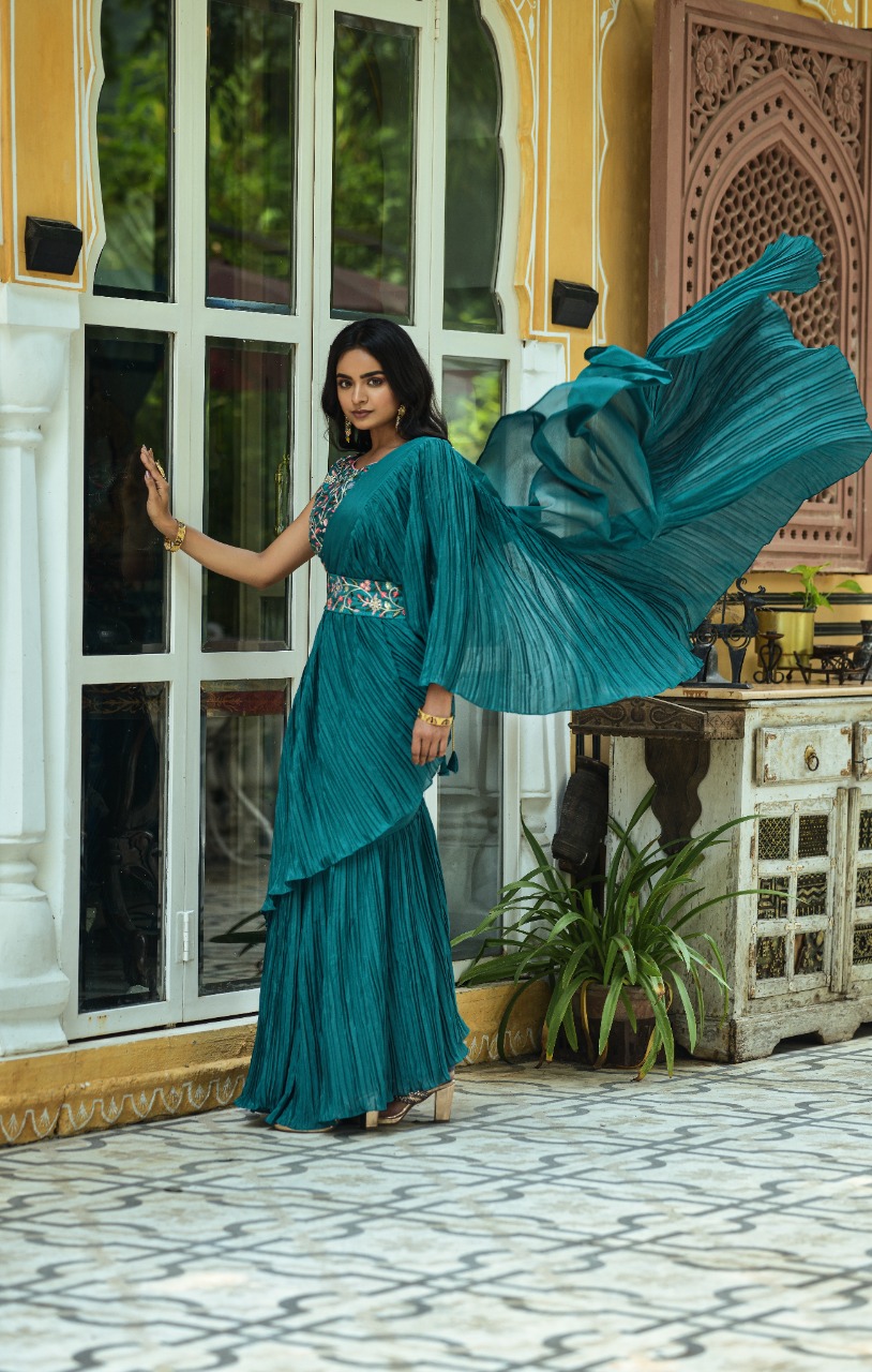 Latest trend of readymade saree for womens | Find here an iconic glimpse of  designer-readymade sarees for women. It's an ideal choice nowadays to pick  for wedding and reception sessions. 🔷 Every... |