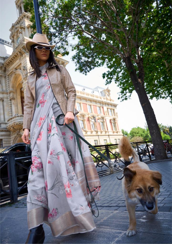 Stylish trench coats to classic elegant sarees: Ladies, take a note of Alia  Bhatt's gorgeous outfits in Tum Kya Mile song from Rocky Aur Rani Kii Prem  Kahaani