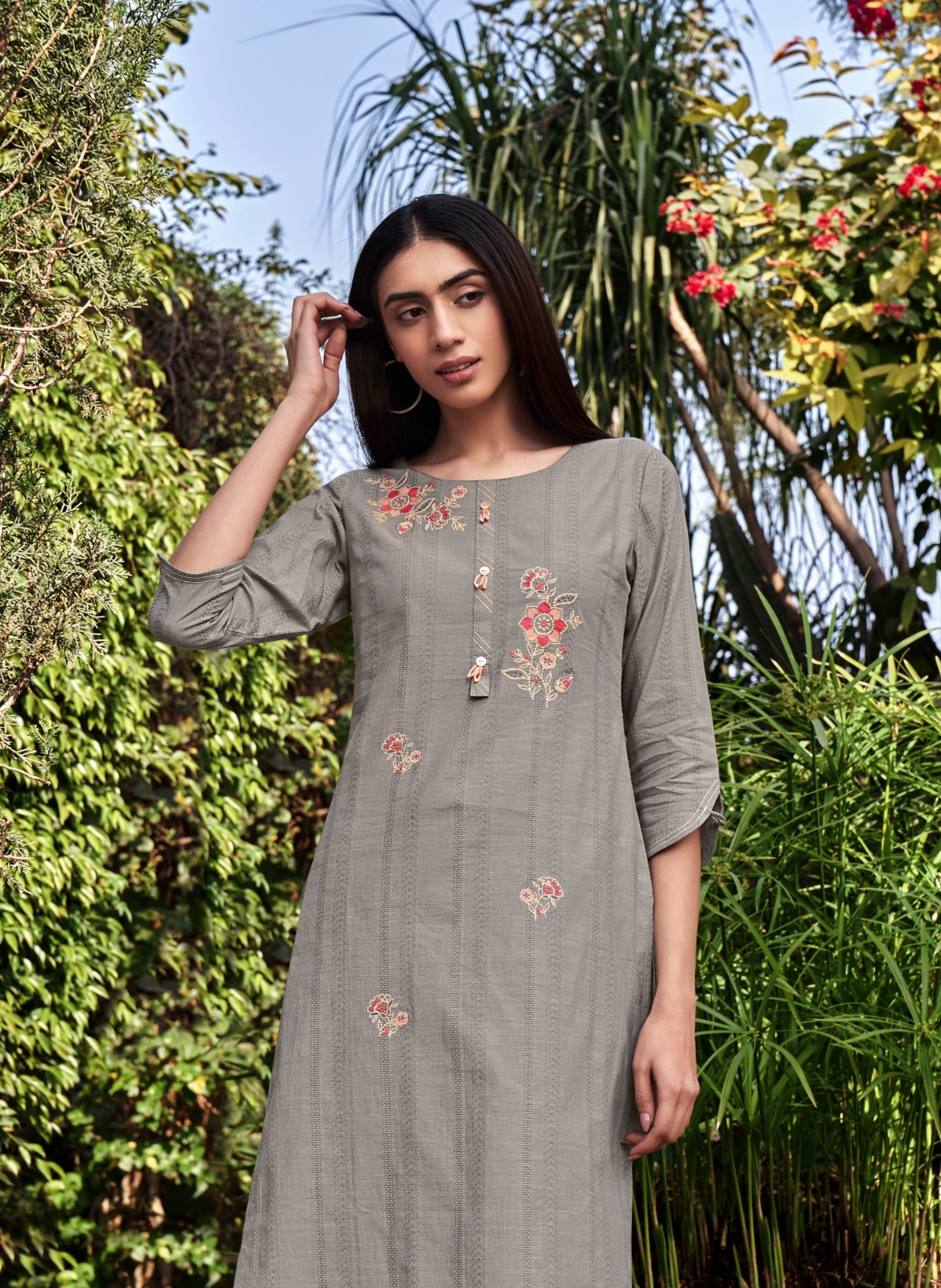 Share more than 178 kurti with button design