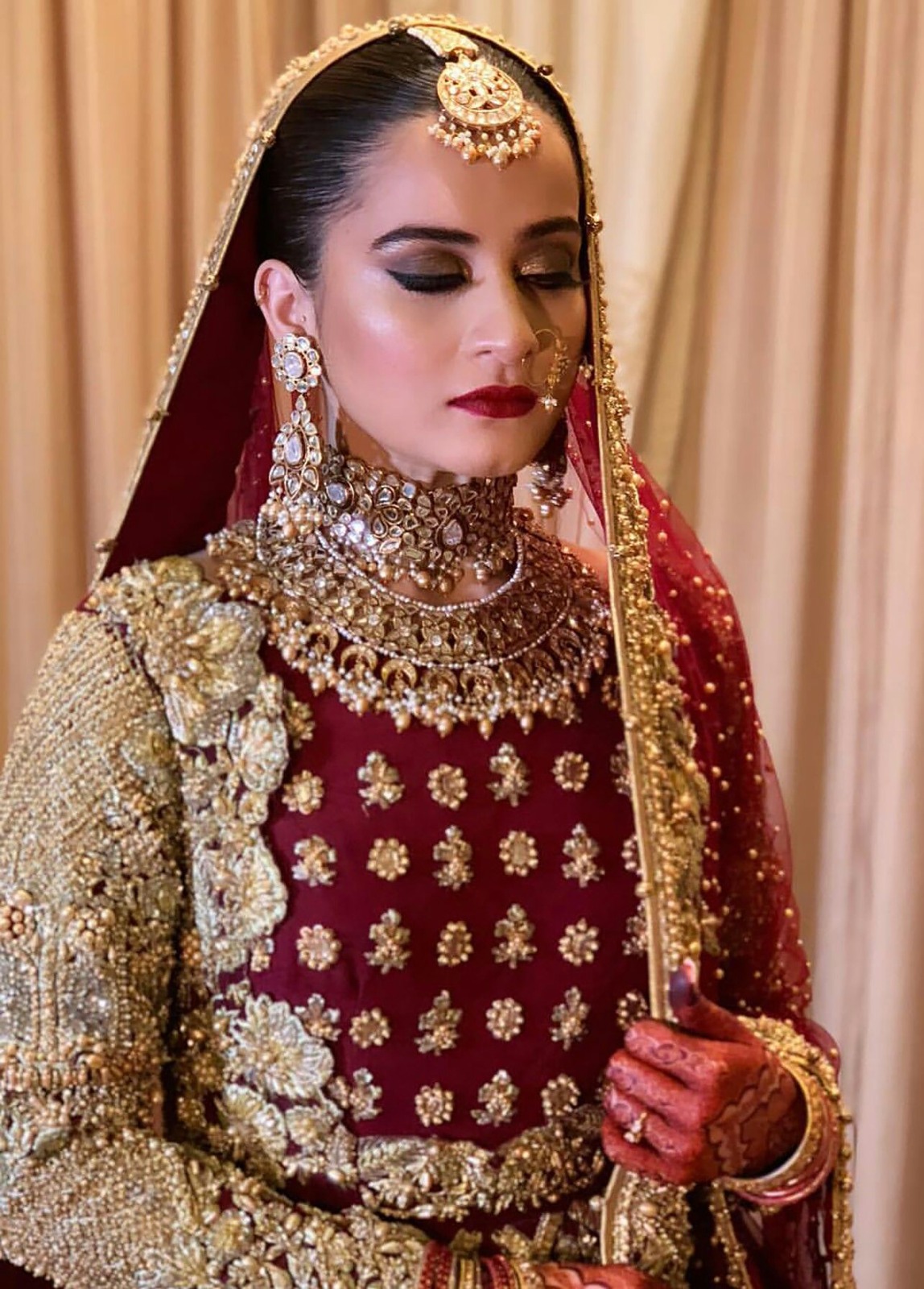 30+ Real Brides who wore Magnetising Metallic Lehengas | ShaadiSaga | Golden  bridal lehenga, Wedding lehenga designs, Indian bride outfits