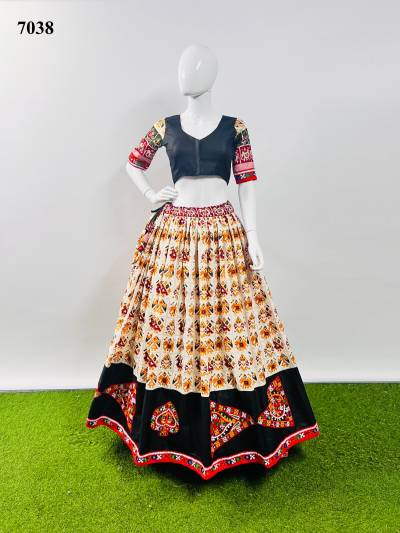 D.NO. 7038 BY AAWIYA NAVRATRI  LEHENGE CHOLI MANUFACTURE IN INDIA